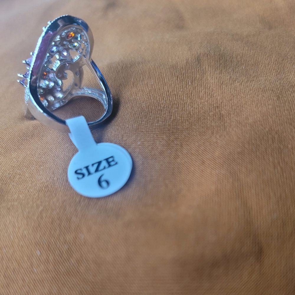 Elegant Silver Women's Ring with Crystal Accents - Picture 4 of 4